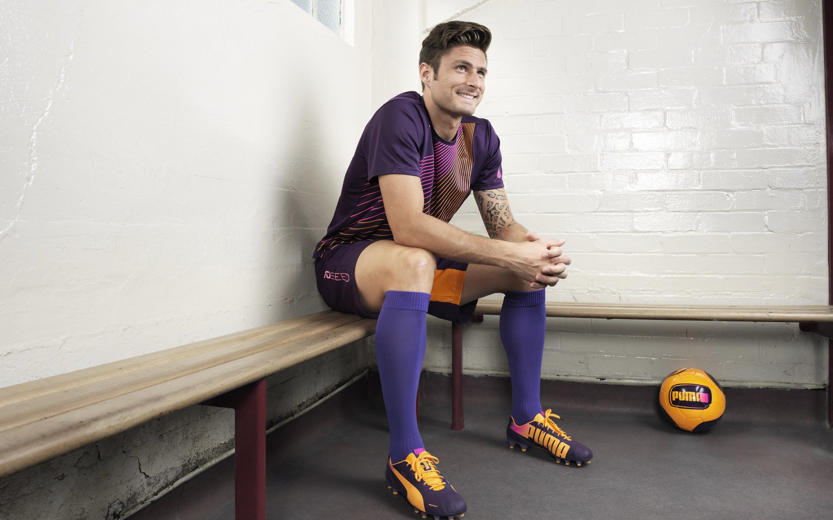 曼城逼抢压迫演练近乎完美，曼城进攻